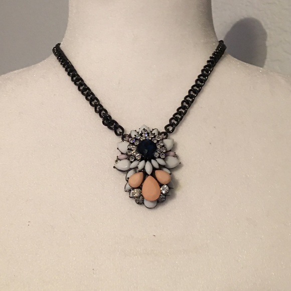 Multi color pendant statement necklace - Picture 2 of 5